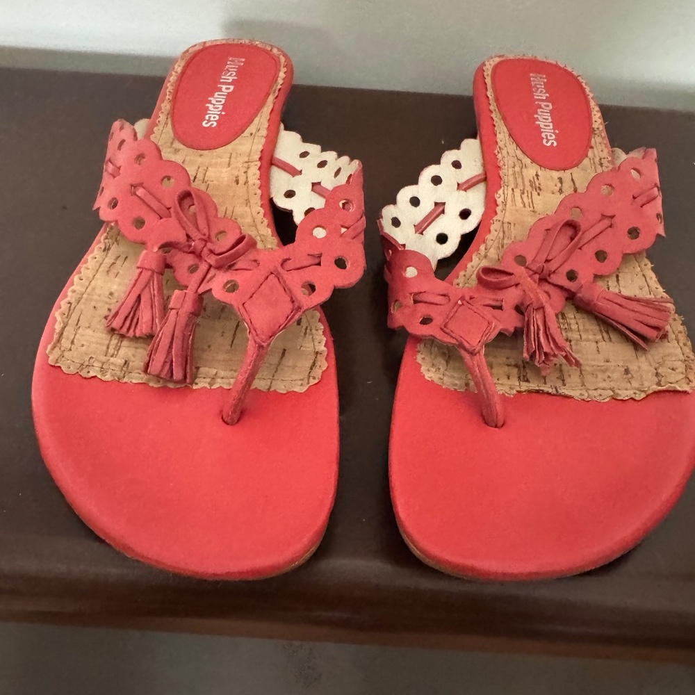 Ladies Hush Puppies Coral sandals size 9.5 M